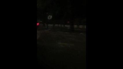 도로 위에 파도가?...차량 침수 '조마조마' / YTN