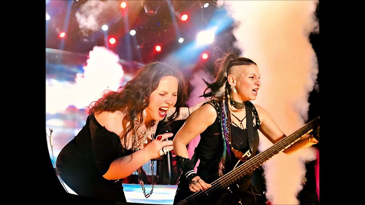 ŞEBNEM FERAH AKAPELLA HOŞÇAKAL