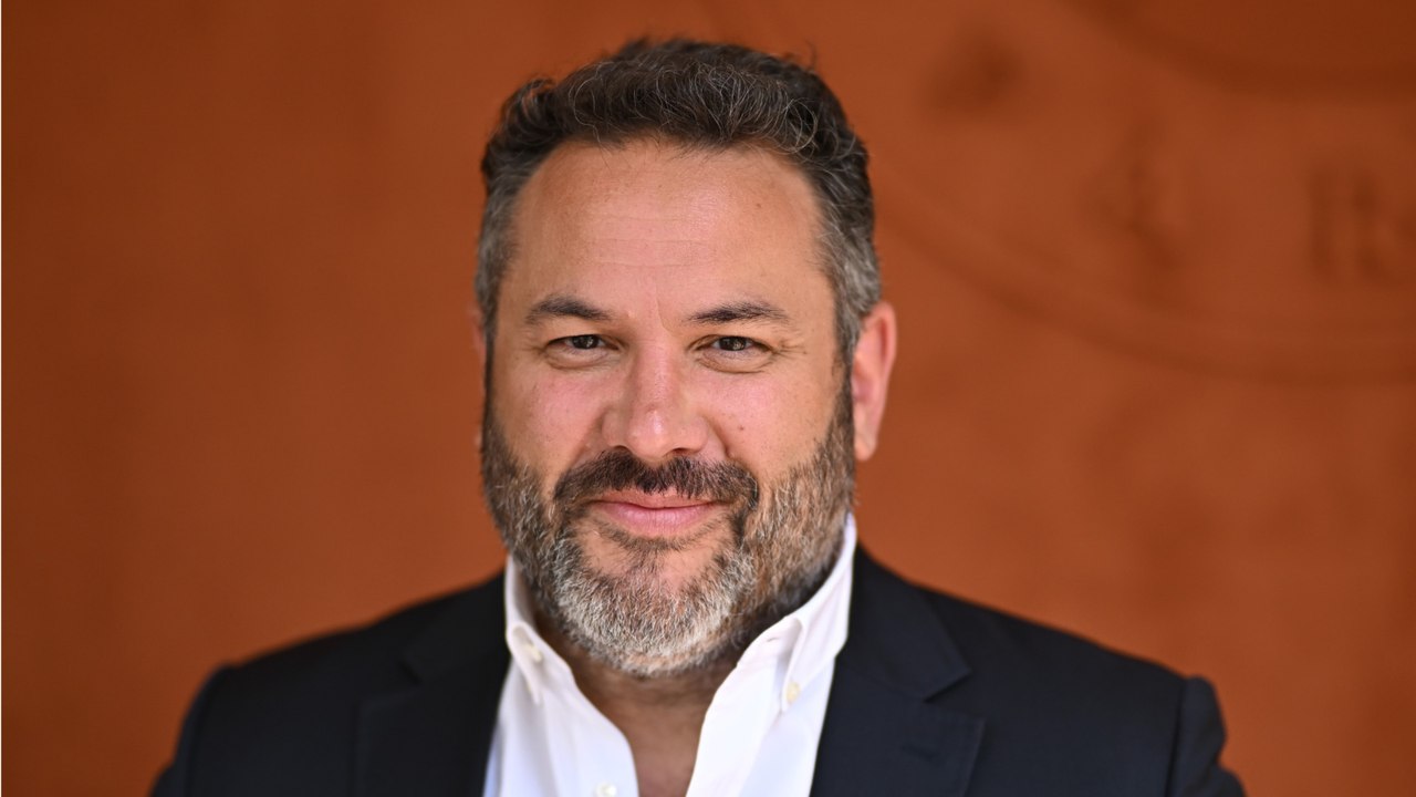 GALA VIDEO - “Vous êtes sûr ?!” : Bruce Toussaint ose une blague grivoise, fou rire sur le plateau de Bonjour !