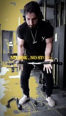 Biceps curls with machine