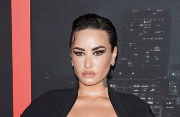 Скачать видео: Demi Lovato has blamed punching a dancer and overdosing on heroin on the 'negative impact' of fam