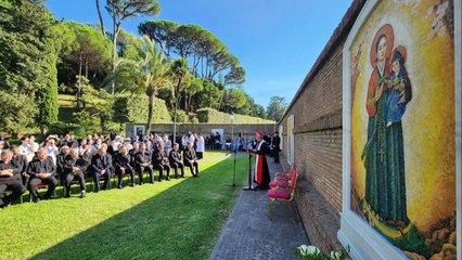 바티칸 정원에 한복 입은 성모 성화 모자이크상 최초 설치 / YTN