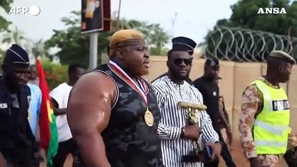 Burkina Faso, lo strongman Iron Biby accolto come un eroe