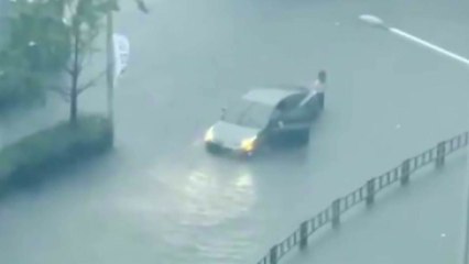 "도로 침수 심각...갈수록 수위 더 올라" / YTN