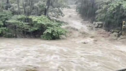 부산 대천천 물 불어나..."산책로 진입 통제돼" / YTN