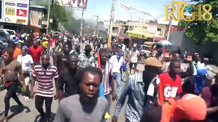 Revèy Nasyonal ak Alye manifeste nan komin dèlma pou egzije demisyon gouvènman tranzisyon an