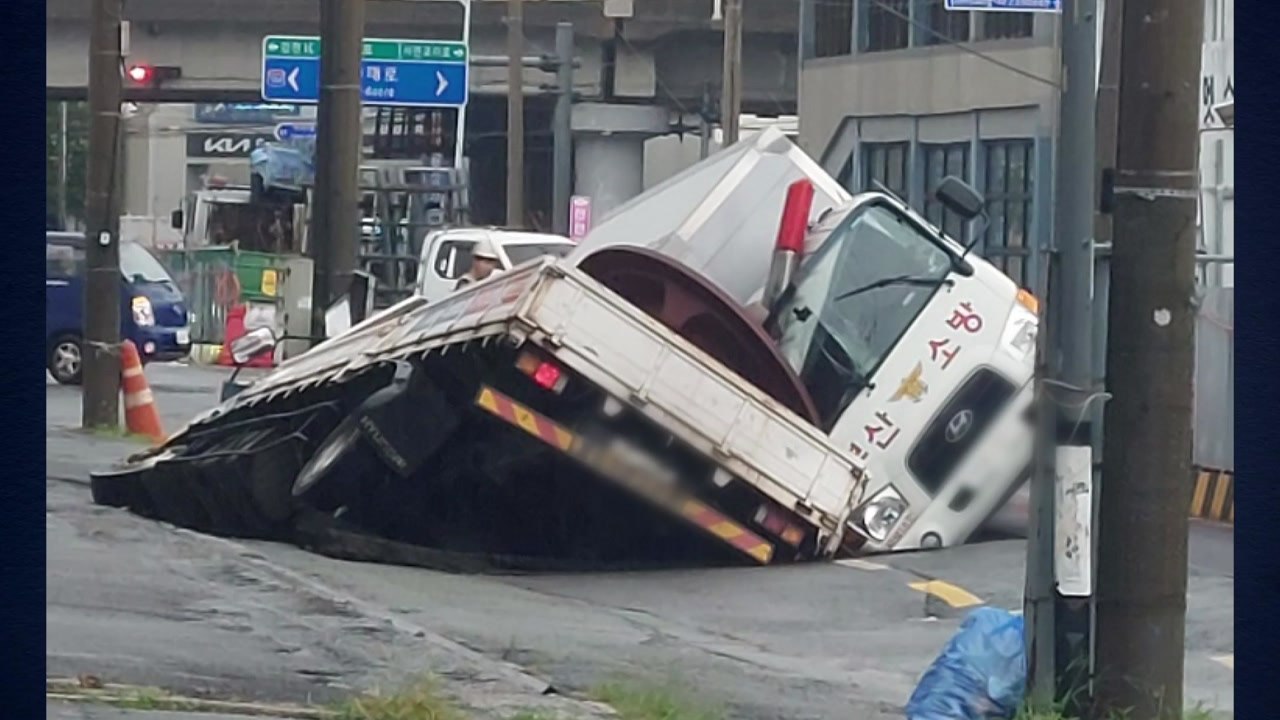 경남 300mm 폭우...낙동강 지류 홍수 경보 수위 넘어 / YTN