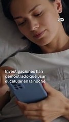 ¿Por qué no debes dormir con el celular a un lado?