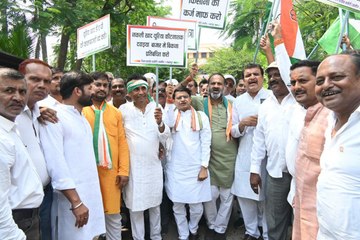 Скачать видео: कांग्रेस ने शुक्रवार को केंद्र और राज्य की भाजपा सरकार के खिलाफ प्रदर्शन किया