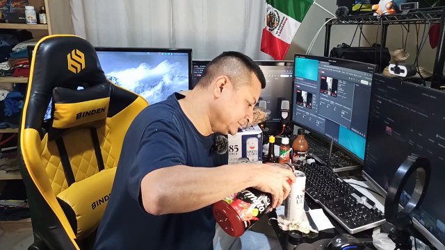 #Viernes #Botanero En La #Oficina #Comiendo #Gambas #Camarones De #Nayarit #Cervezas Y #Clamato Epic