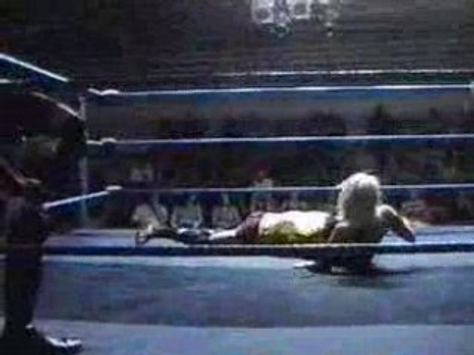 JCW - Avril 2005 - John Fury Vs Mr Brown Vs Kacey Diamond