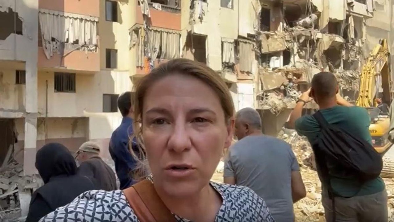 Nel quartiere di Beirut dove è morto il comandante di Hezbollah, Aqil: soccorritori ancora al lavoro