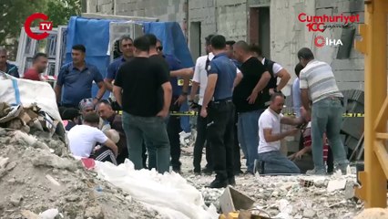 Kule vinçteki demir kova işçilerin üzerine düştü 2 ölü