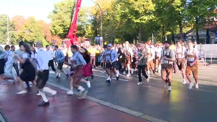 Wiesn-Start: Besucherandrang beim Oktoberfest in München