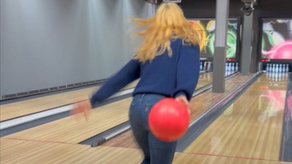'Funny Bowling Fail' - Slip on alley results in a perfectly missed strike