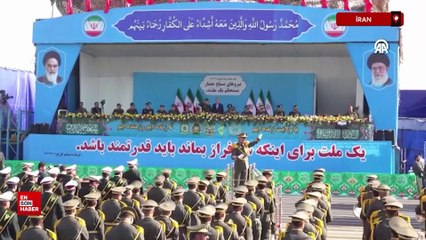 İran'dan gövde gösterisi: Yeni balistik füzesini sergiledi