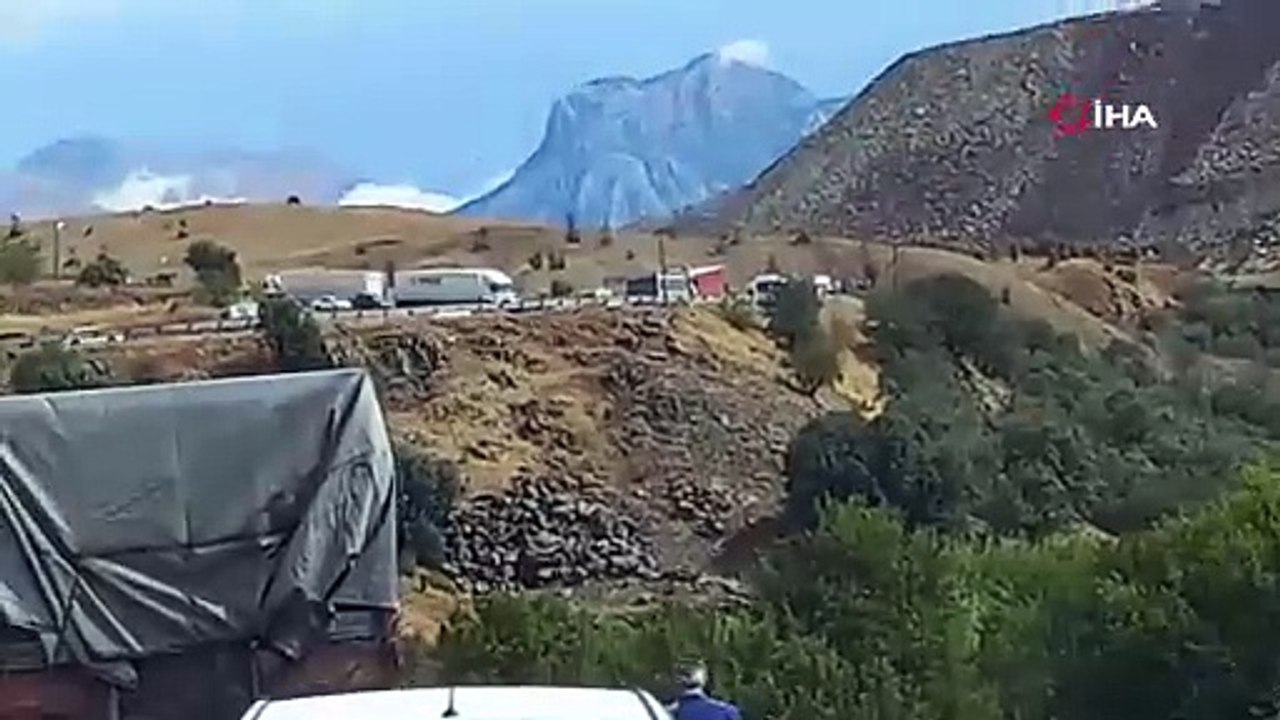 Bitlis’te araçlar kafa kafaya çarpıştı: 8 yaralı