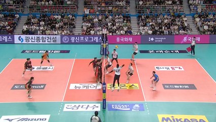 현대캐피탈 블랑 감독, 데뷔전 승리...KB 미겔은 쓴맛  / YTN