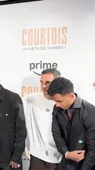 El vacile de Lucas a Vini en pleno photocall del evento de Courtois