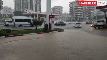 Скачать видео: Şanlıurfa'da Aniden Bastıran Sağanak Yağış Hayatı Olumsuz Etkiledi