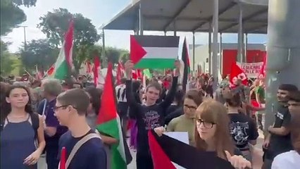 Firenze, in tanti alla manifestazione contro la guerra
