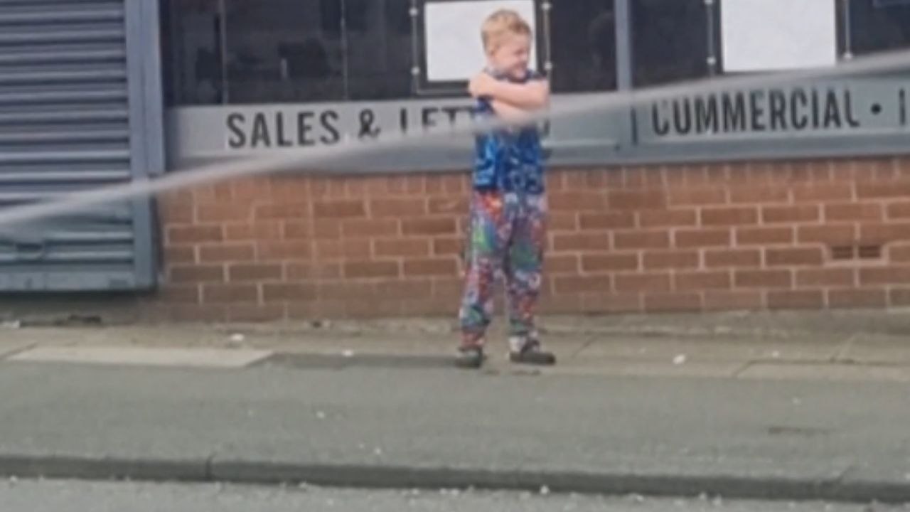 Boy’s pure joy for Chinese food leads to hilarious dance moves outside takeaway