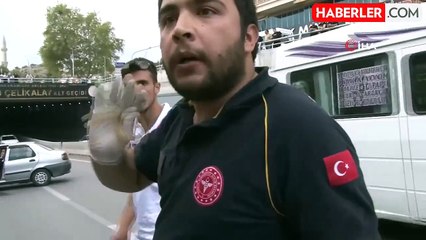 Afyonkarahisar'da Otomobil Bariyerlere Çarptı, 3 Yaralı