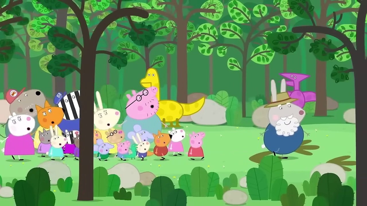Peppa Pig Visits A Dinosaur Park !