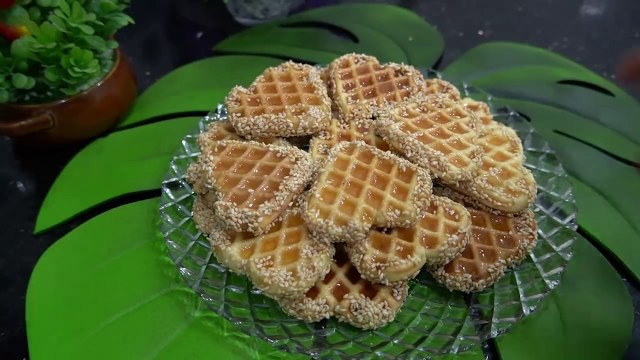 مطبخ ام وليد حلوة جافة معسلة بدون فرن طيب فوق الكانون ، ذوق و قوام مختلف (حلوة الكانون )