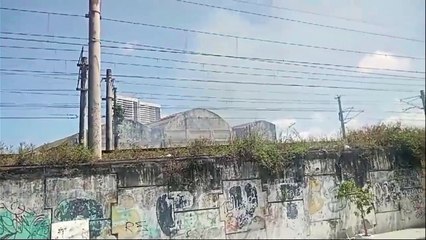 Incêndio causa transtornos para moradores e usuários do metrô neste sábado (21)