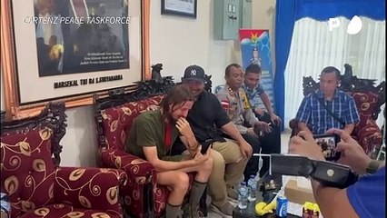Rebeldes indonésios liberam piloto neozelandês sequestrado há mais de um ano