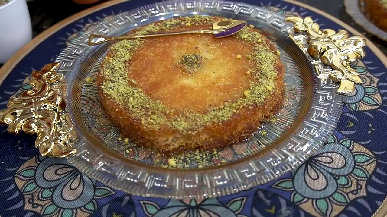 مطبخ ام وليد  خبزة القطايف او الكنافة المحشية قد ما نشكر فيها قليل بنينة تهبل