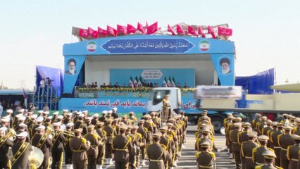 이란 대규모 군사 행진...신형 탄도미사일·드론 공개 / YTN