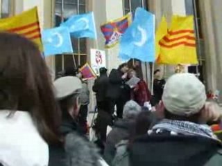 Renaud SIRY chante "Tibet 2008" au Trocadéro