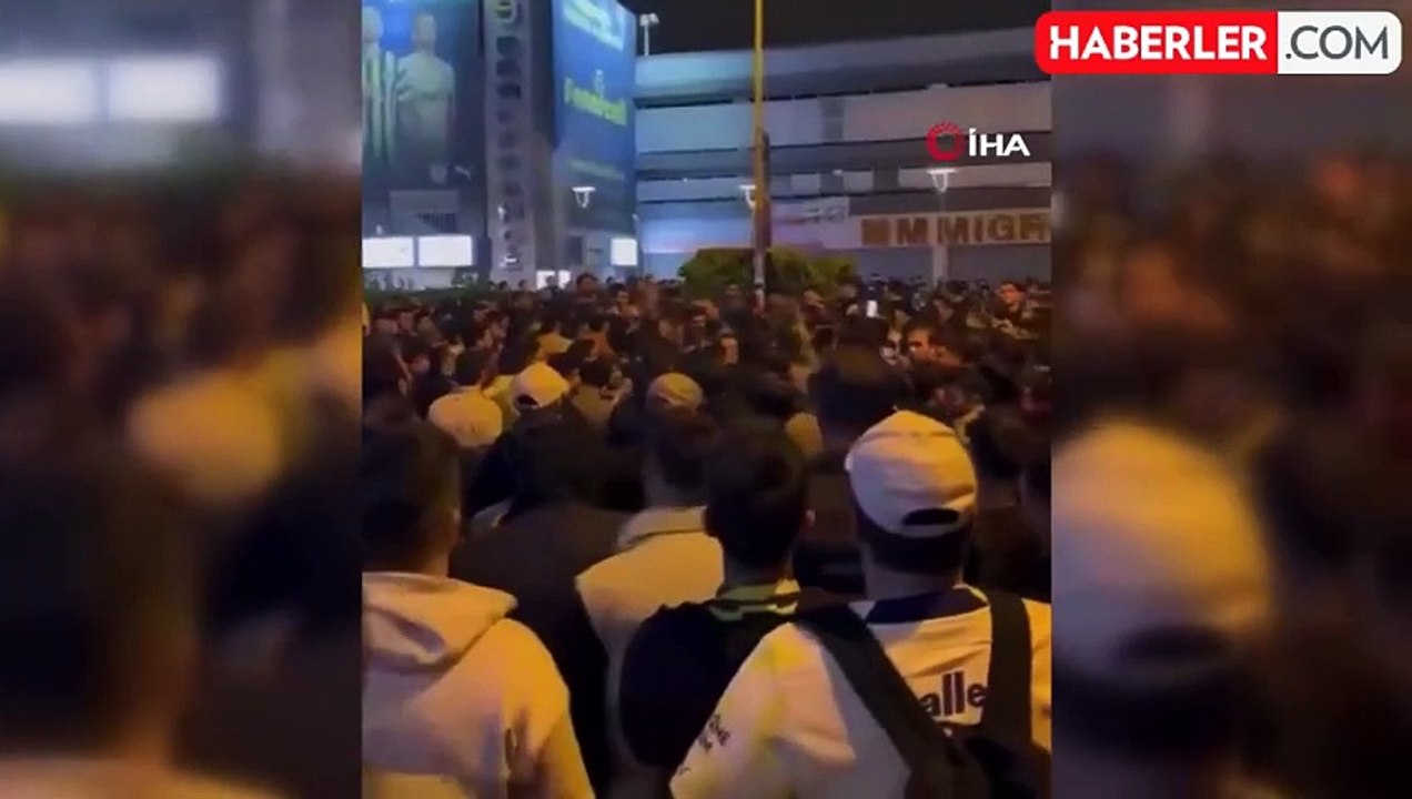 Fenerbahçeli Taraftarlar Ali Koç'a Tepki Gösterdi