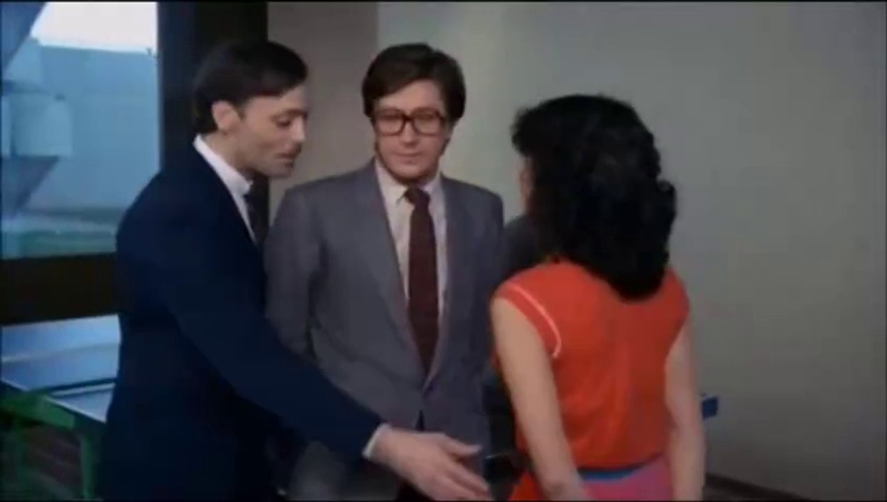 2022 - Tous les fous (Soucoupes Violentes, 1989) meets Paradis pour tous (Alain Jessua, 1982)