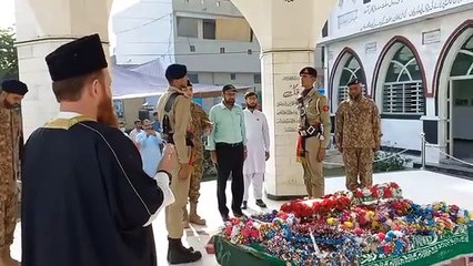 Lt Gen Inayat Hussain laid Floral wreath and Offered Fateh at the Gave Of Capt AsfandYar Bukhari