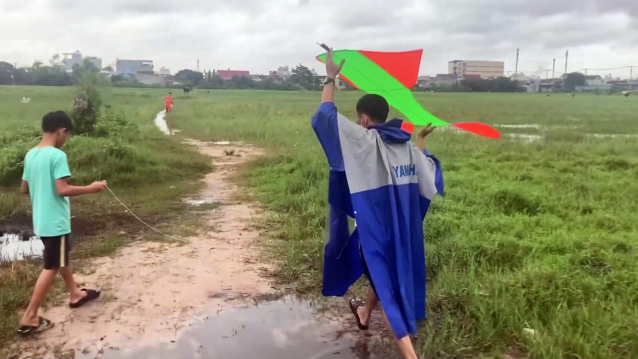 Học sinh idol lòng tui tự tay làm diều đại trà siêu đẹp xuất sắc 100 điểm thả cùng ba