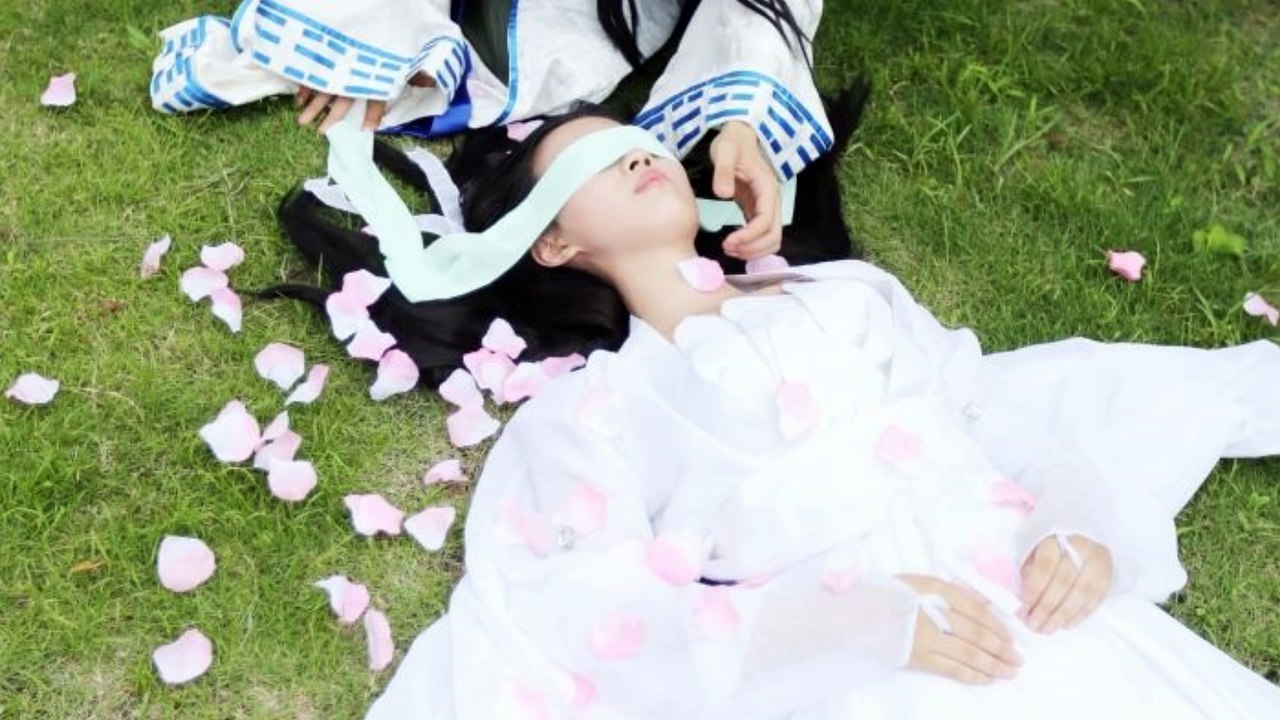 Zhen Zhibing blindfolded and hugged Xiaolongnü  小龍女被甄志丙蒙住了眼睛，並抱住了  The Return of Condor Heroes 神鵰俠侶 Drama 2025