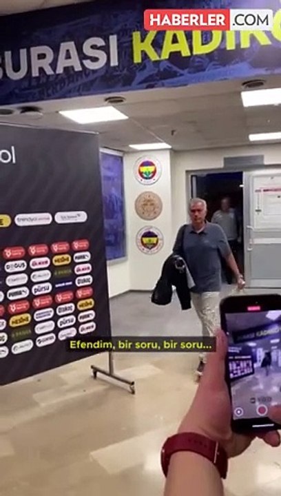Yolu kesip soru sormak isteyen muhabiri yerin dibine soktu: Gazeteci olduğuna emin misin?