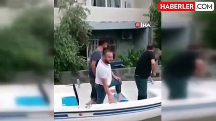 Adana'da Yağmur Sebebiyle Sokaklarda Kayıkla Geziyoruz