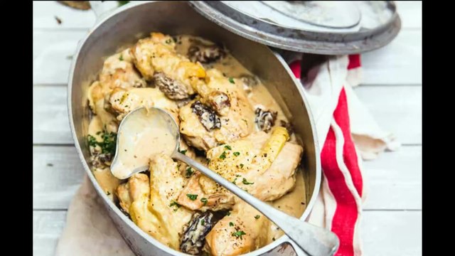 RECETTE POULET AU VIN JAUNE ET AUX MORILLES SIMPLE ET RAPIDE EN MOINS DE 2 MINUTES