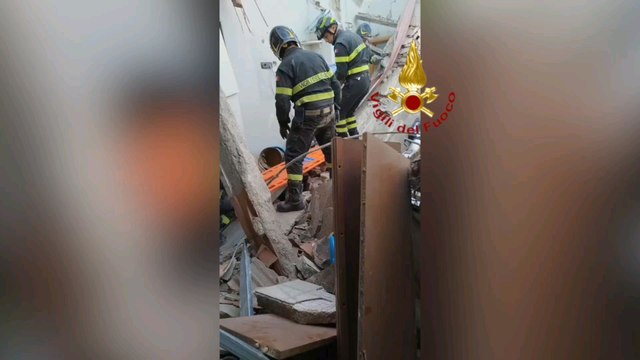 Crolla palazzina nel Napoletano: padre e figlio estratti vivi, morti due bimbi (22.09.24