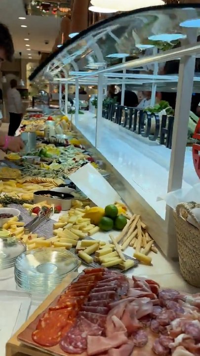 Así luce el lujoso buffet del palco VIP del Bernabéu