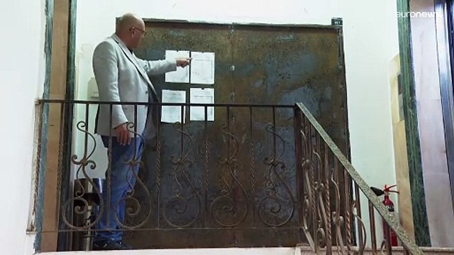 على الهواء مباشرة... الجيش الإسرائيلي يقتحم مكتب قناة الجزيرة في رام الله ويغلقه