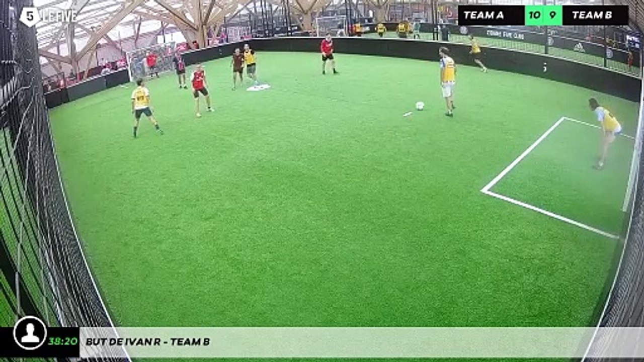But de Ivan R - Team B