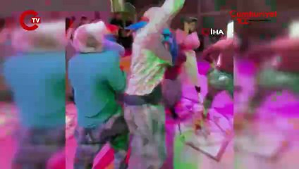 Damadın arkadaşları kadın kılığına girerek düğünü bastı