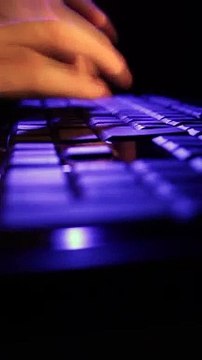 Pourquoi utilise-t-on un clavier AZERTY ?