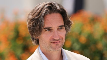 GALA VIDEO - Dimitri Rassam papa gaga : son bureau parisien tapissé des dessins de ses enfants Darya et Balthazar