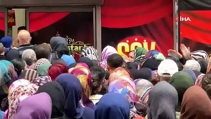 100 lirayı duyan akın etti! Bakın bu izdiham niye yaşandı